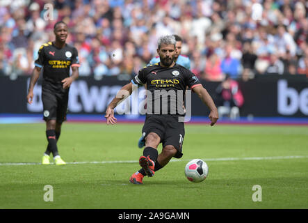 Sergio Agüero von Manchester City vermisst eine Strafe während der West Ham vs Manchester City Premier League Match an der London Stadion Samstag, den 10 Augu Stockfoto