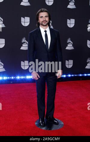 Juanes bei der Ankunft für 20 Latin Grammy Awards - Ankünfte 2, MGM Grand Garden Arena in Las Vegas, NV 14. November 2019. Foto: JA/Everett Collection Stockfoto