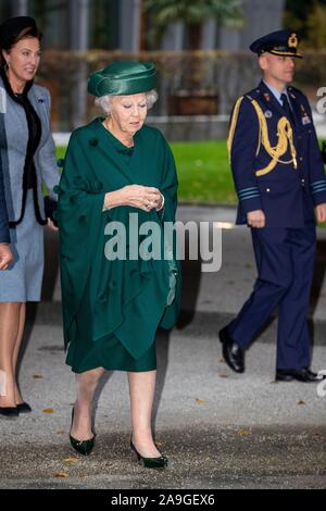 Den Haag, Niederlande. 15 Nov, 2019. Prinzessin Beatrix der Niederlande Blätter an der Vredespaleis in Den Haag, am 15. November 2019, nach dem Besuch der jährlichen Thema Tag der Jugendkriminalität Richter Expert Group, wird das Programm zur Feier von 30 Jahren für die Rechte der Kinder Credit gewidmet: Albert Nieboer/Niederlande/Point de Vue |/dpa/Alamy leben Nachrichten Stockfoto