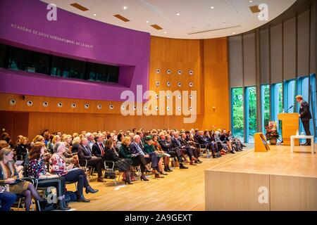 Den Haag, Niederlande. 15 Nov, 2019. Prinzessin Beatrix der Niederlande bei der vredespaleis in Den Haag, am 15. November 2019, dem jährlichen Thema Tag der Jugendkriminalität Richter Expert Group, wird das Programm zur Feier von 30 Jahren für die Rechte der Kinder Credit gewidmet: Albert Nieboer/Niederlande/Point de Vue |/dpa/Alamy Leben Nachrichten teilnehmen Stockfoto