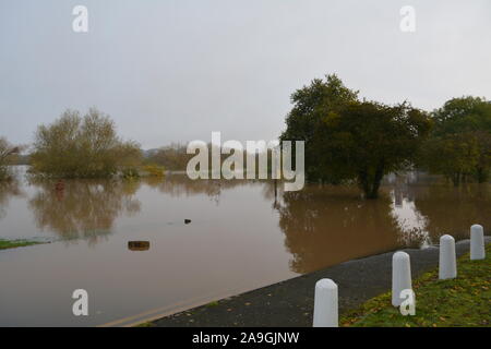 Hochwasser vom Fluss Wye in und um Ross on Wye Herefordshire re Klimawandel winter Fluss Abwehr Stockfoto