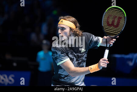 O2, London, UK. 15. November 2019. Rafael Nadal (ESP) (1) vs Stefanos Tsitsipas (GRE) (6), Nadal gewinnt 6-7 6-4 7-5 Quelle: Malcolm Park/Alamy Leben Nachrichten. Stockfoto