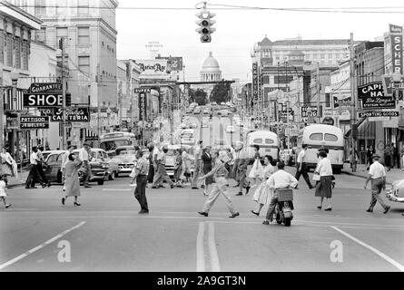 Street Scene mit State Capitol Gebäude im Hintergrund, Little Rock, Arkansas, USA, Foto: Thomas J. O'Halloran, September 1958 Stockfoto