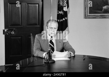 Us-Präsident Gerald Ford verkündete Amnestie für Wehrflüchtige im Weißen Haus, Washington, D.C., USA, Foto: Thomas J. O'Halloran, 16. September 1974 Stockfoto