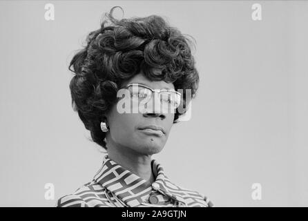 Demokratische US-Kongressabgeordnete Shirley Chisholm Bekanntgabe ihrer Kandidatur für den US-Präsidentschaftskandidaten, Thomas J. O'Halloran, 25. Januar 1972 Stockfoto