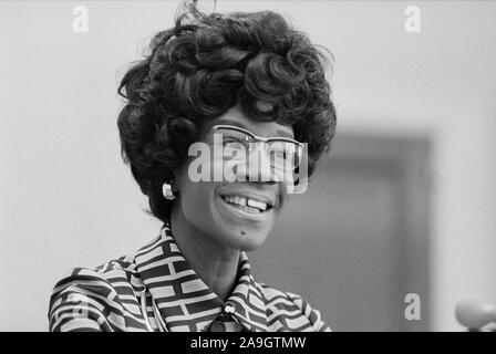 Demokratische US-Kongressabgeordnete Shirley Chisholm Bekanntgabe ihrer Kandidatur für den US-Präsidentschaftskandidaten, Thomas J. O'Halloran, 25. Januar 1972 Stockfoto