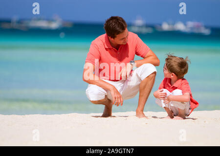 Boracay, Phillippinen, Insel, Familie am Strand Stockfoto