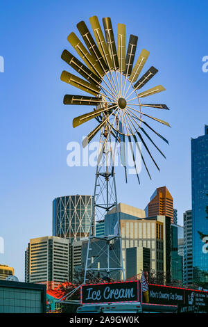 Windmühle, Eau Claire, Calgary, Alberta, Kanada Stockfoto