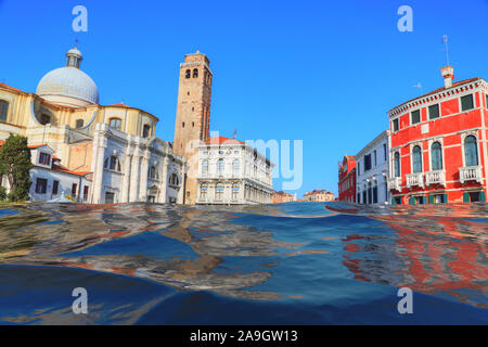 Das schlimmste Hochwasser in Venedig in mehr als 50 Jahren hat die historische Stadt in die Knie und hat Ausnahmezustand in Venedig erklärt Stockfoto