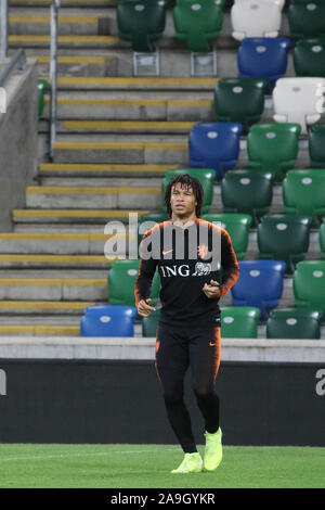 Windsor Park, Belfast, Nordirland, Großbritannien. 15. Nov 2019. Die Niederlande Zug im Windsor Park vor Ihrer EM-Qualifikationsspiel 2020 gegen Nordirland morgen Abend. Nathan Ake. Quelle: David Hunter/Alamy Leben Nachrichten. Stockfoto