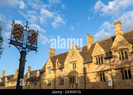 Chipping Campden Ortsschild, High Street, Chipping Campden, Cotswold District von Gloucestershire, England, Großbritannien Stockfoto