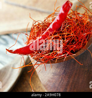 Red Chili und Threads Stockfoto