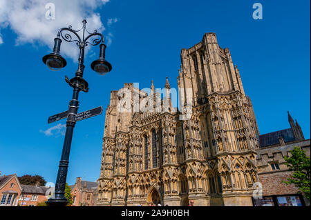 Die Westfassade der Kathedrale von Wells Stockfoto