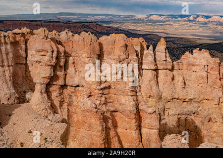 Blick auf die Felsformation und den Wolkensky im Bryce Canyon Nationalpark, Utah USA Stockfoto