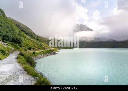 Wandern am Bieler Höhe, See auf der Silvretta Hochalpenstraße im Montafon österreichische Alpen, Österreich Stockfoto