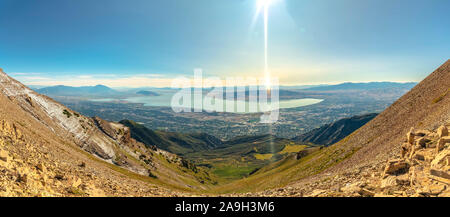 Sonne über Utah Valley Panorama am Gipfel nach unten schauen. Stockfoto