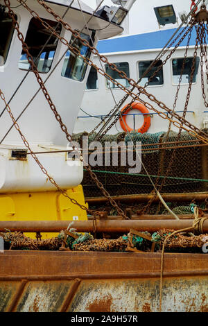 Jakobsmuscheln Schwimmbagger am Hafen in Kirkcudbright, Dumfries und Galloway, Schottland. Stockfoto