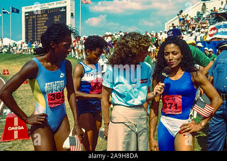 Florence Griffith Joyner von Kathrine Switzer von ABC Sport am 1988 US olympischen Team Studien befragt. Stockfoto