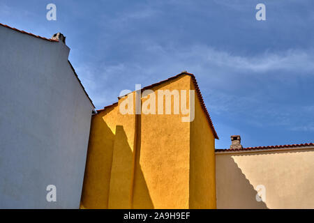 Häuser an der Kroatischen Küste Stockfoto