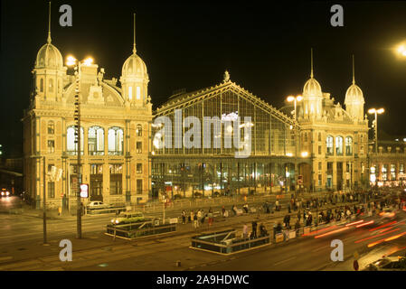 Budapest Nyugati pályaudvar, Westbahnhof, Westbahnhof, Eiffel 1877 Stockfoto