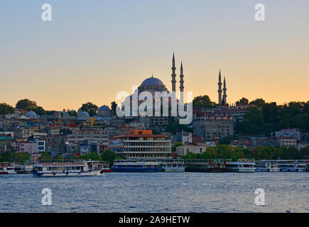 Istanbul, Turkey-September 6 2019. Süleymaniye Moschee in der Abenddämmerung. Ein Ottoman Imperial Moschee, es ist der 2. größte Moschee in Istanbul Stockfoto