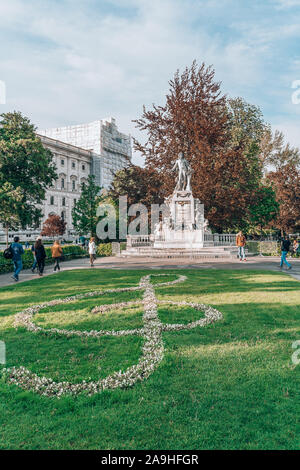 Wien, Österreich - April 27,2019: Mozart Statue in Mozart Denkmal Stockfoto