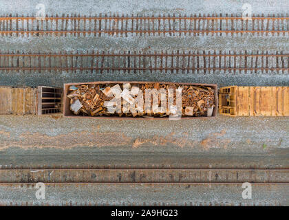 Die Verwertung von Schrott Waggons beladen mit Schrott Stockfoto