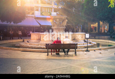 Venezianische Morosini Brunnen in der Löwen-Platz, Heraklion, Kreta, Griechenland Stockfoto