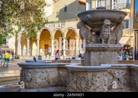 Venezianische Morosini Brunnen in der Löwen-Platz, Heraklion, Kreta, Griechenland Stockfoto
