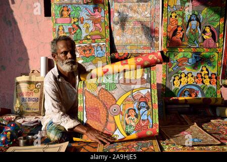 Pingla, West Bengal, Indien. November 15, 2019: Patachitra ist eine einzigartige Volkstradition der Visual Storytelling, begleitet von Songs durch die Patuas. Geschichten sind auf lange blättert durch die paintersknown als Chitrakars (Familie Namen), die Sie nach und nach entfalten, während die erzählt, gemalt. Patachitra hat die Aufmerksamkeit und das Interesse der Künstler, Kunst Kenner und Forscher und ist national und international als einen sehr interessanten Stil der Malerei. Credit: ZUMA Press, Inc./Alamy leben Nachrichten Stockfoto