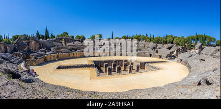 Das Amphitheater oder Kolosseum am römischen Siedlungen von Italica in Dorf Santiponcethe Spanien Stockfoto