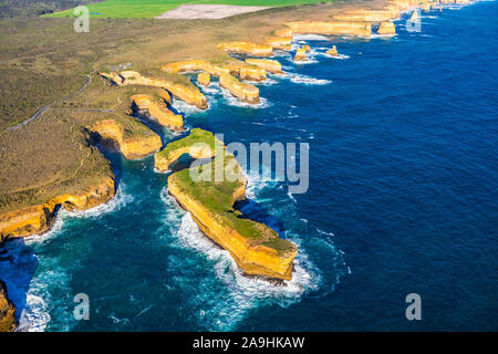 Muttonbird Island ist eine Insel und ein Teil der Port Campbell National Park entlang der Great Ocean Road in Victoria, Australien Stockfoto