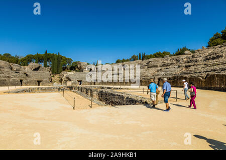 Das Amphitheater oder Kolosseum am römischen Siedlungen von Italica in Dorf Santiponcethe Spanien Stockfoto