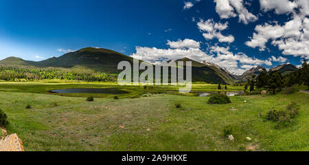 Einen Panoramablick auf Schafe Seen im Rocky Mountain National Park in Colorado von Fall River Road. Stockfoto