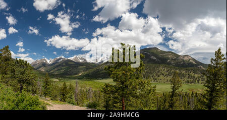 Einen Panoramablick auf McGregor Mountain im Rocky Mountain National Park in Colorado. Stockfoto
