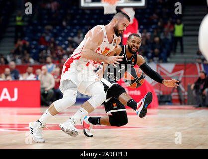 Belgrad, Serbien. 15 Nov, 2019. Von Crvena Zvezda Branko Lazic (L) Mias mit Asvel des Jordan Taylor während der regulären Saison Runde 8 Euroleague Basketball Spiel in Belgrad, Serbien am November 15, 2019. Asvel gewann 74-72. Credit: Predrag Milosavljevic/Xinhua/Alamy leben Nachrichten Stockfoto