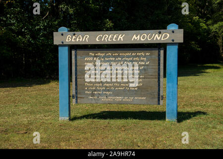 Bear Creek Damm auf den Natchez Trace Parkway Mississippi MS auch als die 'alten Natchez Trace', ist ein historischer Wald Trail in den Vereinigten Stat bekannt Stockfoto