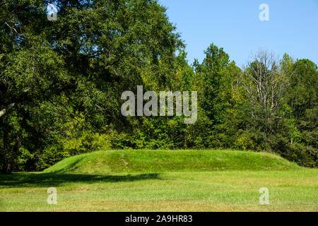 Bear Creek Damm auf den Natchez Trace Parkway Mississippi MS auch als die 'alten Natchez Trace', ist ein historischer Wald Trail in den Vereinigten Stat bekannt Stockfoto