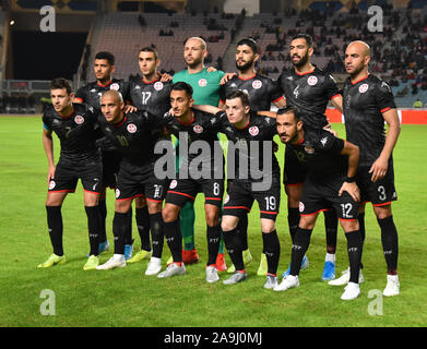 Tunis, Tunesien. 15 Nov, 2019. Tunesische Team für ein Foto posieren vor dem 2021 Afrika Cup der Nationen Gruppe J qualifizierenden Fußballspiel zwischen Tunesien und Libyen im Stade Olympique de Rades. (Endstand 4:1; Tunesien Libyen) Credit: SOPA Images Limited/Alamy leben Nachrichten Stockfoto