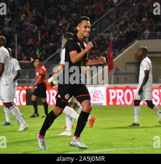 Tunis, Tunesien. 15 Nov, 2019. Die Tunesische Mittelfeldspieler Saif-Eddine Khaoui feiert, nachdem er ein Ziel der 2021 Afrika Cup der Nationen Gruppe J qualifizierenden Fußballspiel zwischen Tunesien und Libyen im Stade Olympique de Rades. (Endstand 4:1; Tunesien Libyen) Credit: SOPA Images Limited/Alamy leben Nachrichten Stockfoto