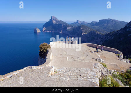 Aussichtspunkt Mirador de Mal Pas an der Straße nach Kap Formentor, Mallorca, Balearen, Spanien Stockfoto