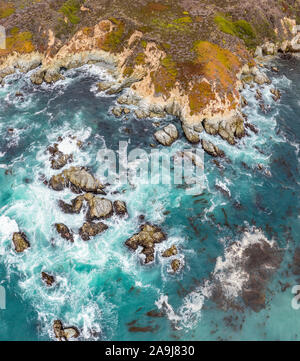 Luftaufnahme von Nordkalifornien Küste in der Nähe von Monterey, Big Sur, Kalifornien, USA, Pazifischer Ozean Stockfoto