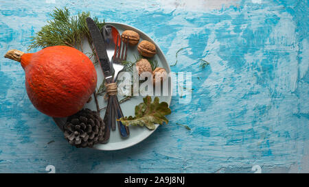 Grenze, Kastanien, Kegel, Kürbis, Tannenzapfen, Happy Thanksgiving Day, Thanksgiving Dinner Stockfoto