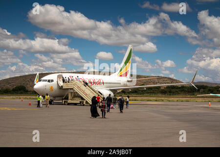 Äthiopien, Dire Dawa, Diredawa Flughafen abfliegenden Passagiere zu Fuß zu Ethiopian Airlines Boeing737-700 Flugzeugen Stockfoto