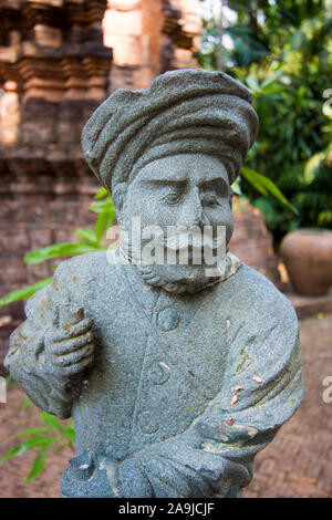 Eine von vielen Skulpturen aus Stein von verschiedenen Figuren an der Presart garten Museum in Bangkok, Thailand. Stockfoto