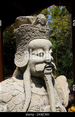 Eine Skulptur von einem Stein Krieger an der Presart garten Museum in Bangkok, Thailand. Stockfoto