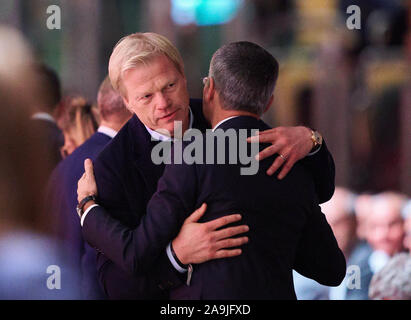 München, Deutschland. 15. Nov 2019. Bayern München FC AGM. . Herbert Hainer, Vorstandsvorsitzender von adidas, Ex-CEO als neue FCB-Präsident, mit Oliver KAHN, 1. Credit: Peter Schatz/Alamy leben Nachrichten Stockfoto