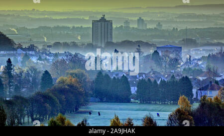 Glasgow, Schottland, Großbritannien. 16 Nov, 2019. UK Wetter: kalte Nacht über den knightswoof Golfplatz im Süden der Stadt als die heiße Luft Hits der Frost. Credit: Gerard Fähre / alamy Leben Nachrichten Stockfoto