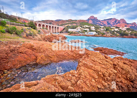 Antheor, Saint Raphael. Franch Riviera malerische Küste, Mittelmeer auf der Cote d'Azur, Provence, Alpes-de-Haute-Provence Departement von Frankreich Stockfoto