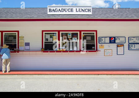 Einen sonnigen, sommerlichen Tag an der berühmten Bagaduce Mittagessen carryout, Gerichte zum Mitnehmen Hummer restaurant, die Raute. In Maine, USA. Stockfoto